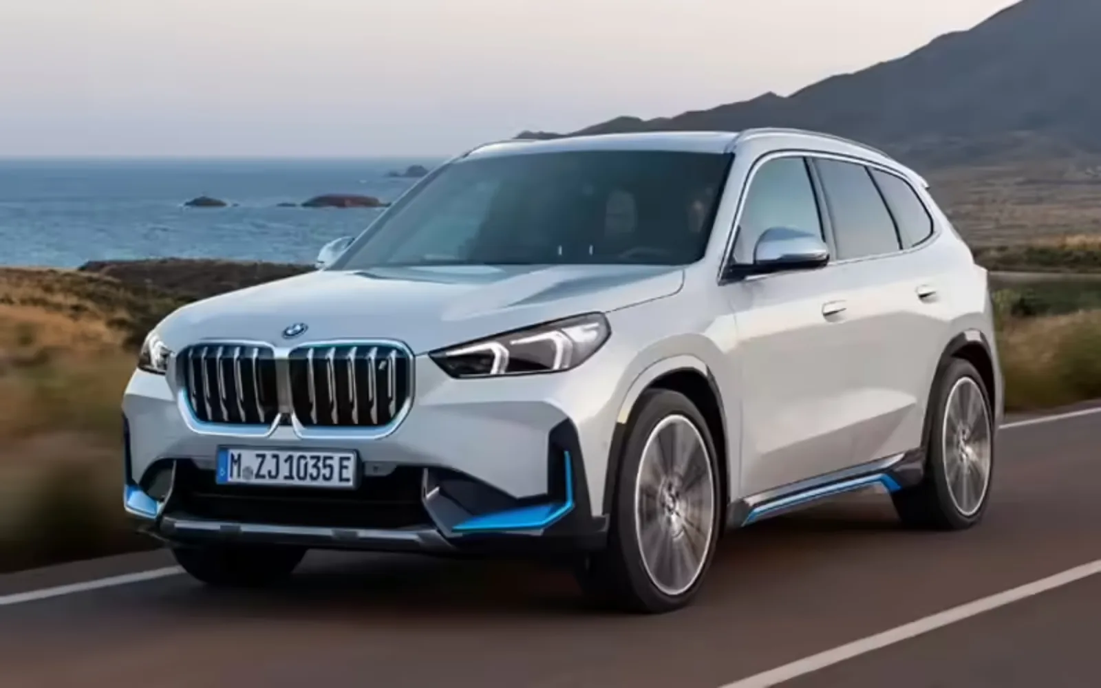 iX1 electric car
